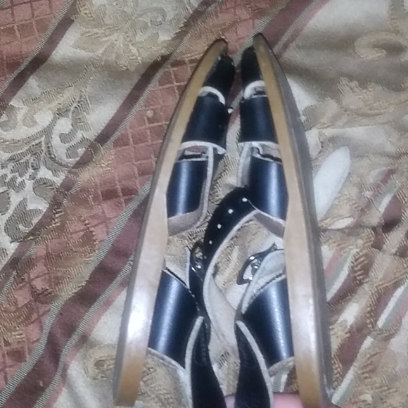 Sandals - Picture 4 of 4